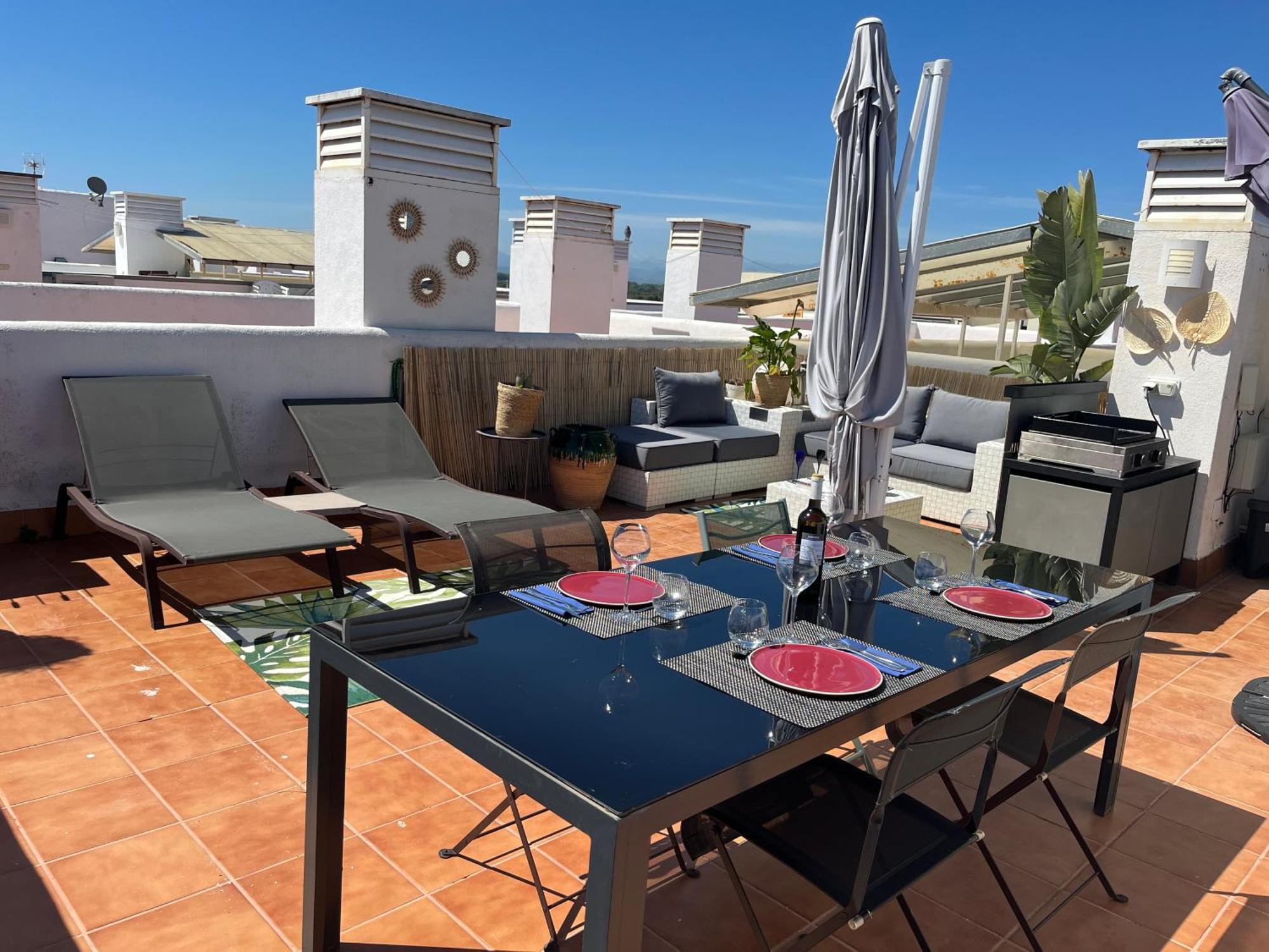 Appartement Avec Terrasse Sur Le Toit Vue Roses